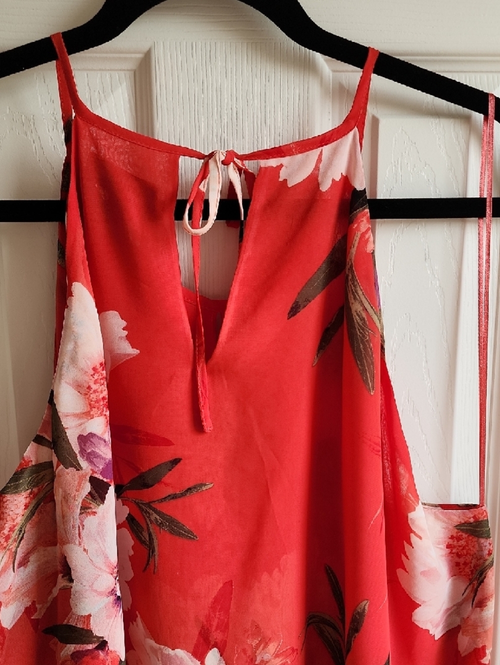 le chateau Red Floral Halter Tank with Open Back Tie Sz 2X - Picture 5 of 7